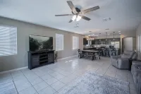 Like New Home Private pool ,New furnishings, 20 mins to State Farm stadium - Pools