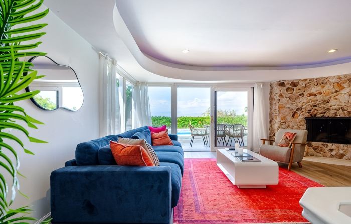 Spacious Studio City Home: Pool, Jacuzzi, Valley Views, Near Universal