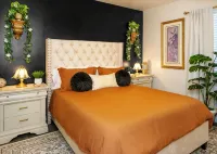 ~Villa Golden~ Centrally located, King Bed!