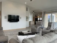 Spacious, Bright, & Airy Home - 100 steps to beach - Pools