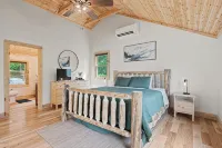 Mountain View Lodge - Hot Tub, Game Room & Rumbling Bald Access, Sleeps 11 - 샬레 호텔