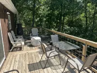 Cozy Cabin in the Woods ,Pet-Friendly! Treehouse feel on the large deck!
