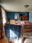 Newly renovated Farm cottage with Mountain views - Wifi
