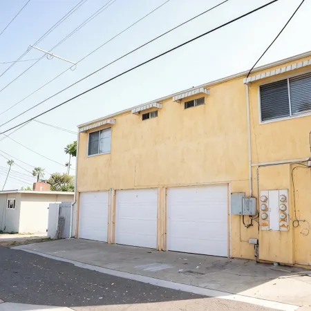 Guest Favorite! Easy Walk to Beach/Food & Shops + Private Parking