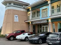3Br Beach Condo Walk to Shops & Restaurants