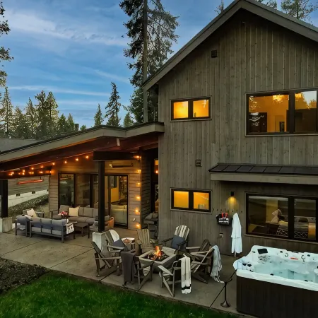 5 King Beds on Golf Course with a VIEW 0.6 mile walk to Winery!