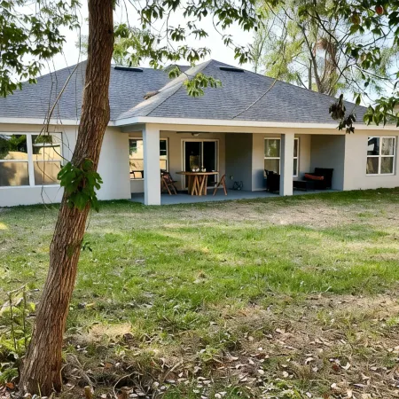 Sanford's Seahaven: fully fenced yard, outdoor dining, close to downtown!