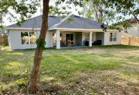 Sanford's Seahaven: fully fenced yard, outdoor dining, close to downtown! - 4-Star