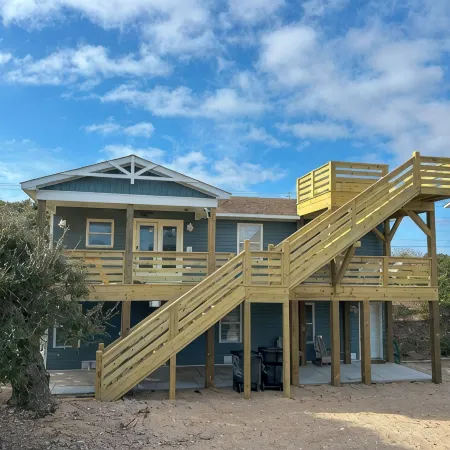 Outer Banks Haven: Pet-Friendly, Walk-to-Beach, EV Charging, Updated Kitchen