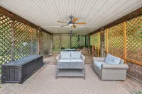 Group Estate with Pool & Hot Tub