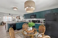 2-Bedroom BoHo Oasis Townhome - 3-Star