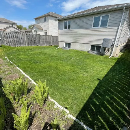 Big & Charming Bungalow Getaway (nearby Walmart, LCBO, Beer Store, Mall, etc