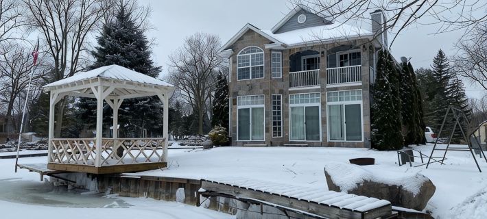 Gorgeous Water Front Retreat On Chain Of Lakes With Private Boat Launch! Hotels in Jackson County
