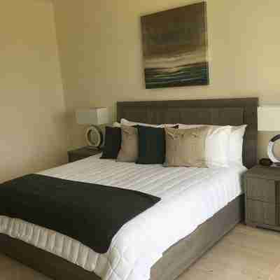 ROYAL PENTHOUSE-New stunning two storey penthouse condo with roof top terrace Rooms