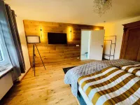 Charming Holiday House - Homestays