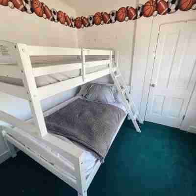 Charming 4+ Bedroom House minutes from Downtown Port Clinton Rooms