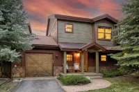 Eagle-Vail Townhome w/ Private Spa! - Minutes from Vail and Beaver Creek!