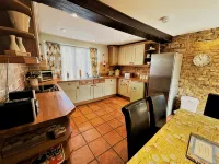 Cloisters Cottage in Bourton-on-the-water With Off Road Park For Two Cars - Homestays