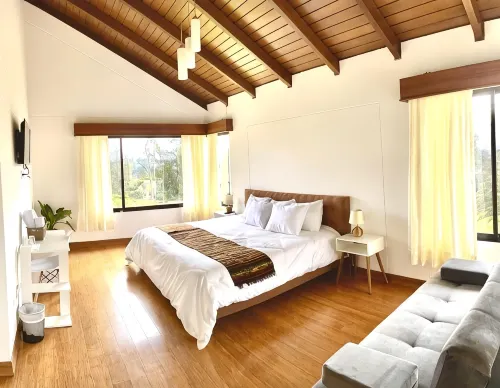 Quito Airport Suites Hotel - Pool