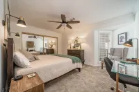 Sophisticated 2BR Lake Condo "The Oar" with open channel views of Lake Hamilton - 4 stjerner