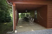 3-Bedroom 3-Bath Cabin 6 Minute Drive to Harrah's Casino - 1 GIG Internet - Alppimaja