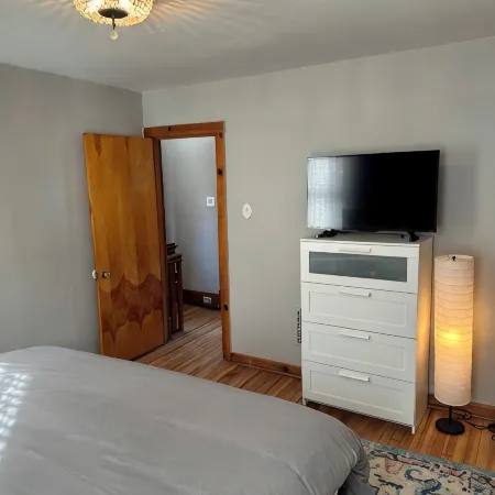 Pittsburgh city views close to all, cozy & bright 1BR - King + Dedicated Office