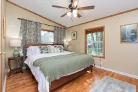 Tuckaseegee Riverfront Cabin. Trout Fishing, Tubing, Firepit, Near Sylva - Boutique