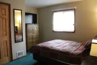 Lake St.Clair Canal Home w/Pontoon/Jet Ski'SPerfect for Families/Fishermen - Homestays