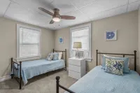 The Teal Door is a 3 Bedroom 1 Bath Unit. Sleeps 6. Linens Included! - 3 stjerner