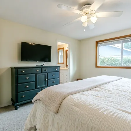 Cheerful, Comfortable and Convenient 3 Bedroom Home