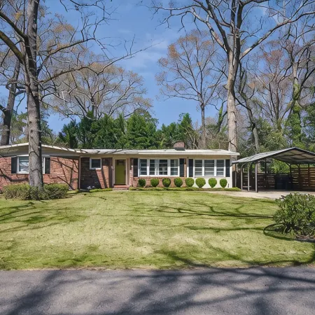 Spacious 3-bed/3-bath home close to Bruce's Field!