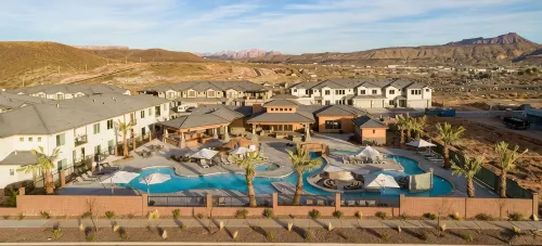 Luxury 5BR Wellness Retreat w/ Private Pool, Hot Tub & Cold Plunge Near Zion - Balcony