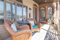 Comfortable & Spacious Luxury Home w/ Chef’s Kitchen only 15 mins to Boston - con encanto