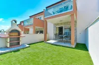 Cascade Villas with Private Garden and Jacuzzi - Lemmikkieläimet sallittu