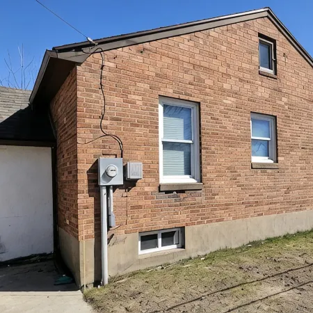 Cozy Up North Retreat in the Heart of Sault Ste. Marie. Pet Friendly! Hot Tub!