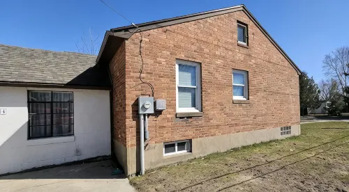 Cozy Up North Retreat in the Heart of Sault Ste. Marie. Pet Friendly! Hot Tub! - Wifi