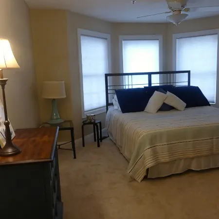 Downtown Traverse City Condo, close to shops, food, recreation, beaches.