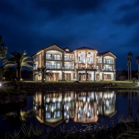 Oakra Resort Отели рядом с достопримечательностью «Пляж Пёсон»