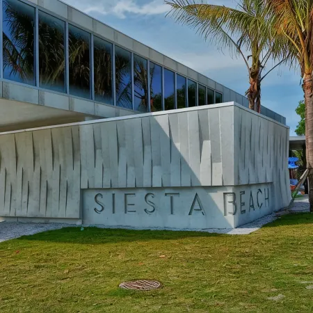 Tropical Green Cottage – Siesta Key, Just Cross the Street! Unit B