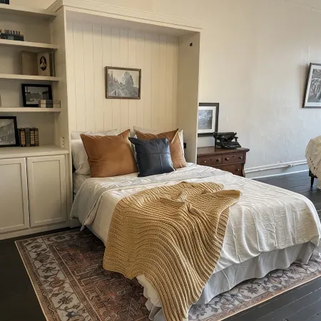 Huddleston Hall - Historic Downtown Apartment