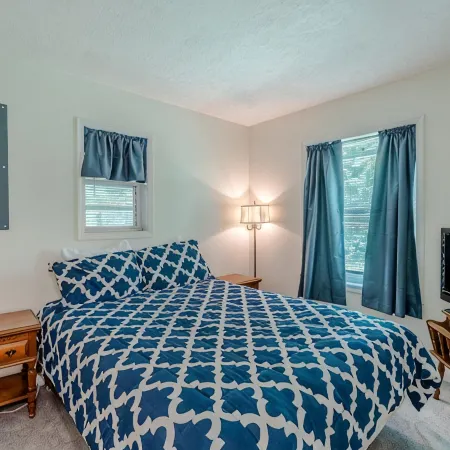 Waterfront Cabin - Family and Dog Friendly