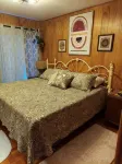 Rock Inn Retreat: E Faye Jones Style: Quartz Wall Bathroom: Open Floor Plan. - Homestays