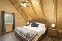 Little Cedar Lodge-Amazing Lake and Mountain Views -Hot Tub-Fire Pit - シャレー