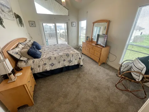 Beach viewing from deck, living, dining, kitchen, in your king size Nectar bed. - 按摩浴缸