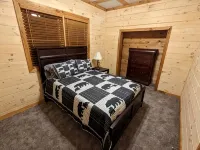 Luxurious Mountain Getaway w/ Pool and Sauna! Sleeps 20 - Jacuzzi