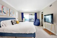Orange Oasis 🍊- 10min to Disneyland 🎡Spacious Pool home - 4-Star