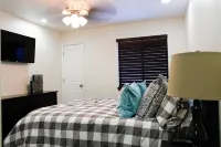 Ski In - Complete Renovation - Premier Luxury Giant Steps Condo - First Floor - Wi-Fi