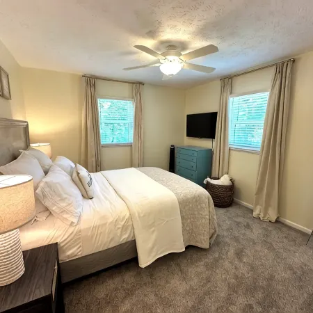 "Stay 'n Play" in Mason - Game Room/ 4 Season Room/ Wooded Private yard/ Firepit