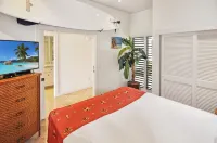 Luxury Ground Floor Condo Just 50 Yards From The Beach! - de playa