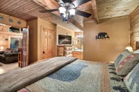 Romantic Hideaway: Near Dollywood & Outlets Intimate, Fireplace, Private Hot Tub - Boutique
